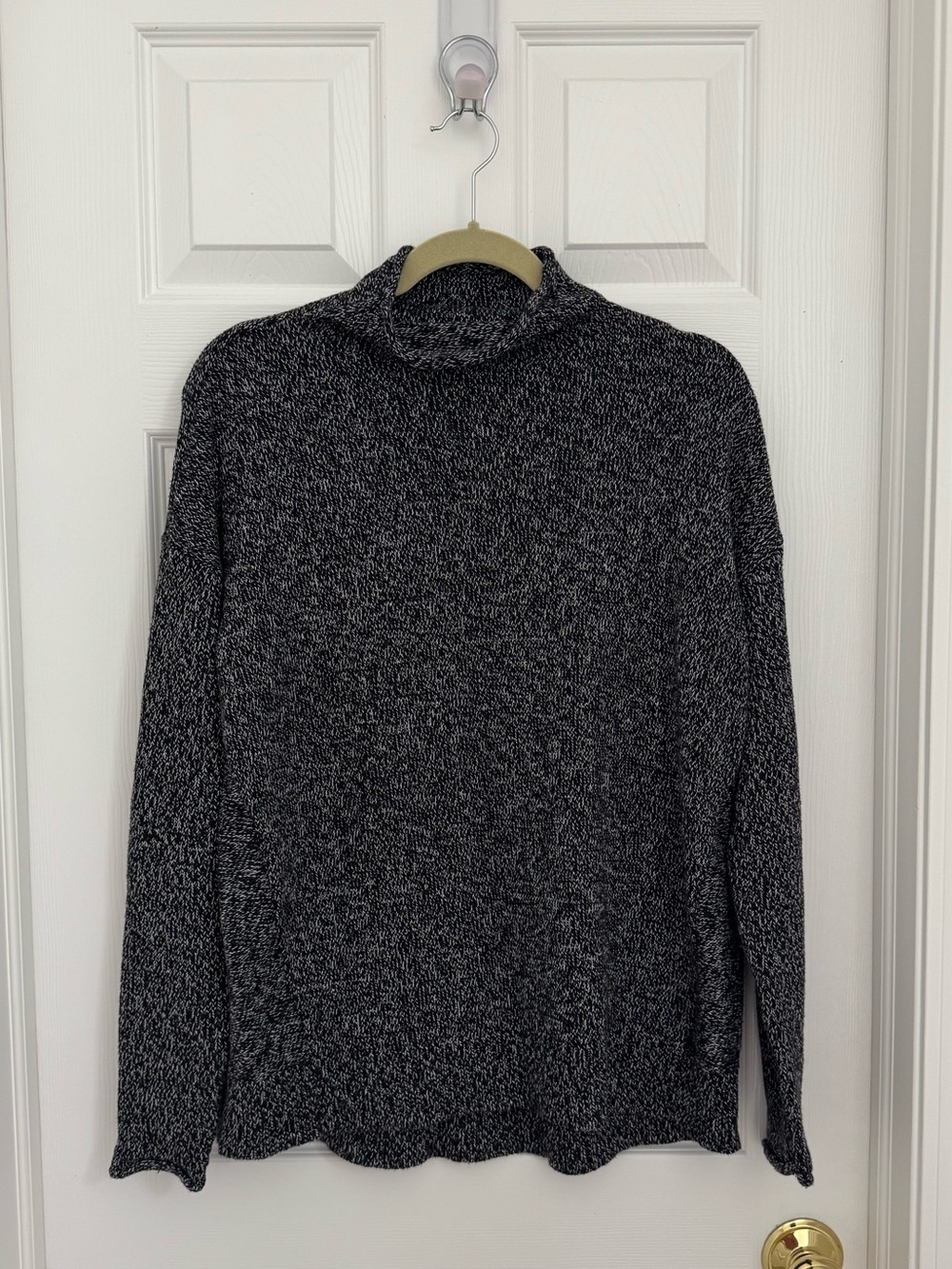 Tahari Women’s M Black White Marled Turtleneck Sweater